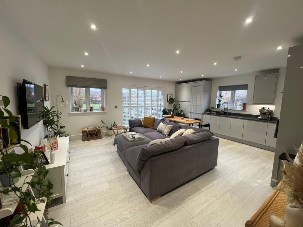 Main image of property: 20 Snowdown Close, London, SE20