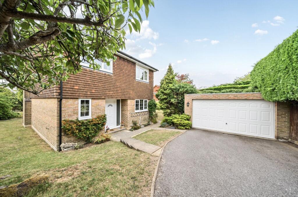 4-bed detached on Bradwell Close, Charlton, Andover, SP10 4EL, £575,000