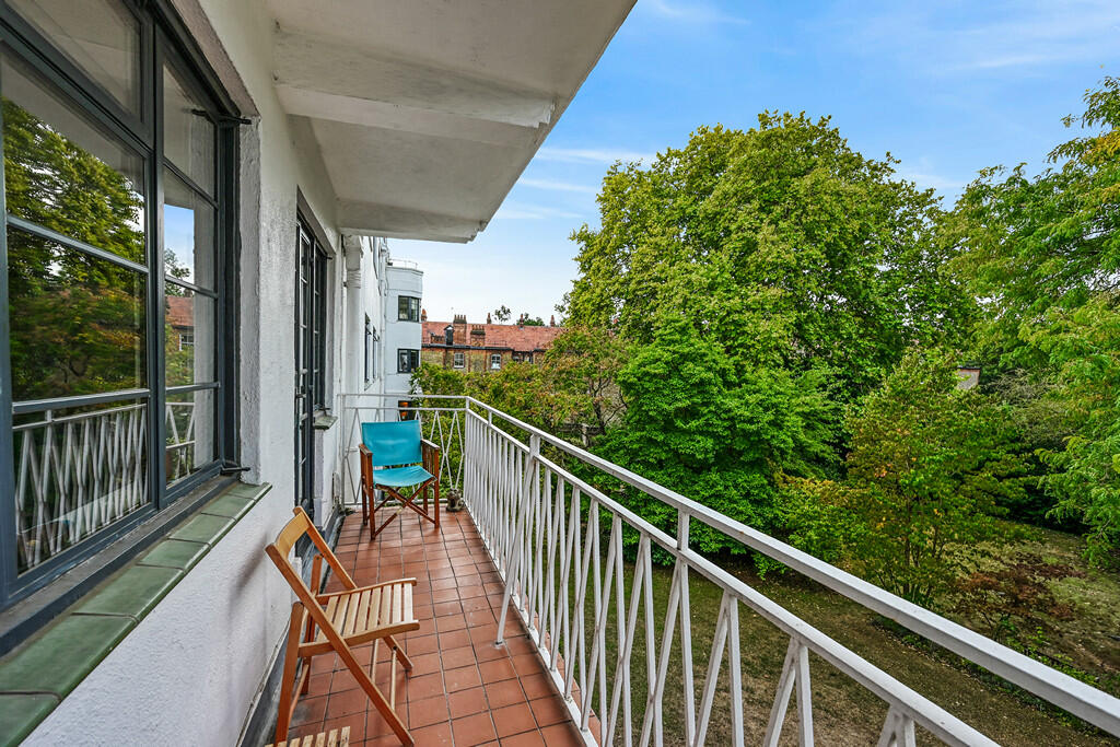 Apartment in London, Highgate - View 2