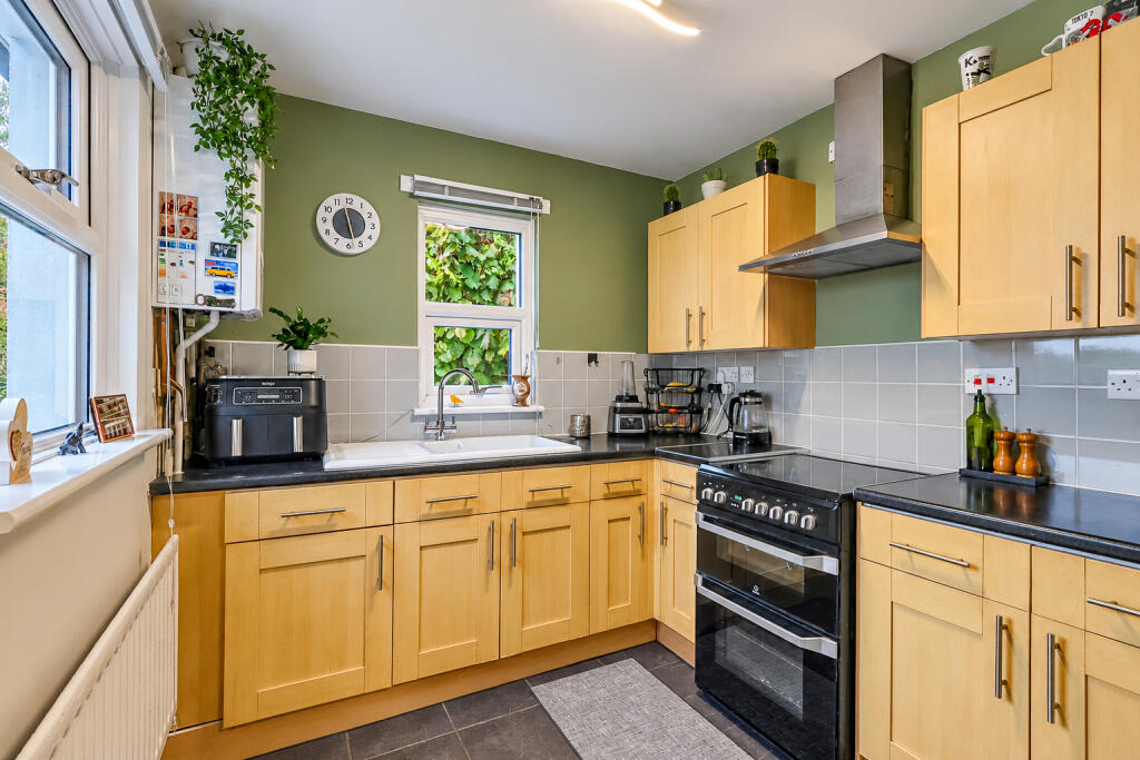 House in Hemel Hempstead, High Wycombe Community Board - View 5