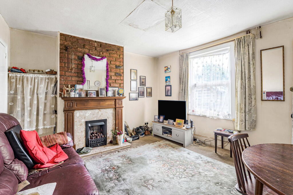 House in Cheltenham, Marle Hill, St Paul’s - View 2