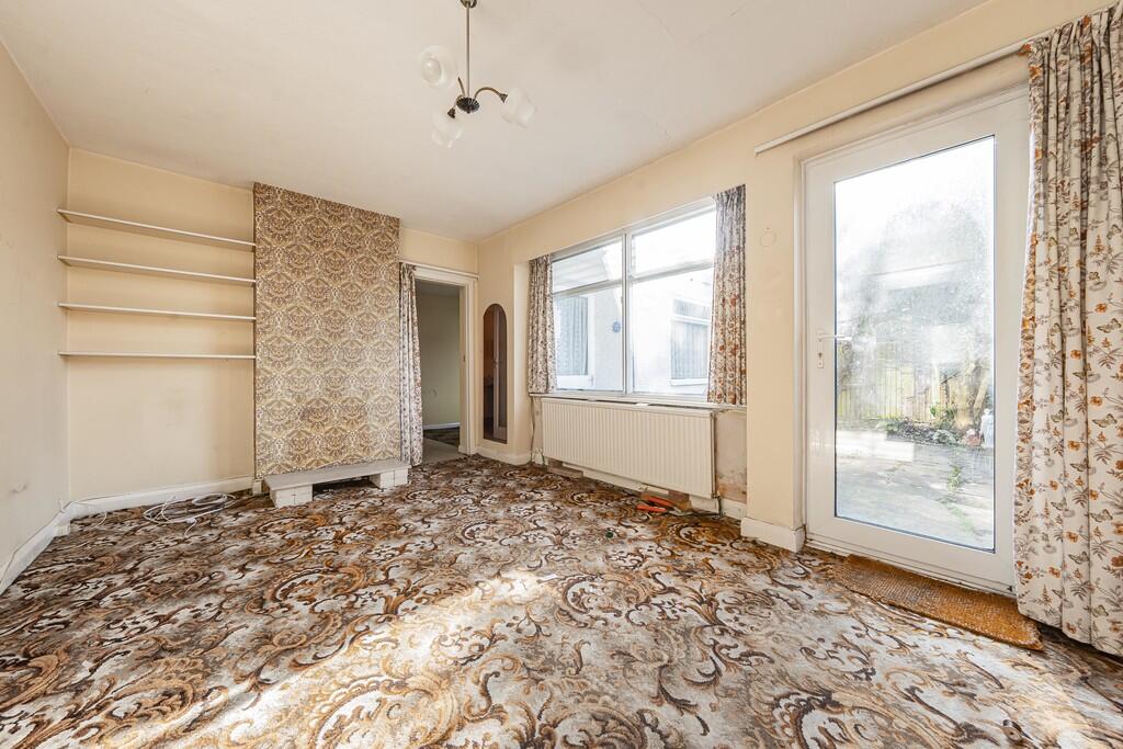 Ashwood Avenue, Hillingdon photo 4
