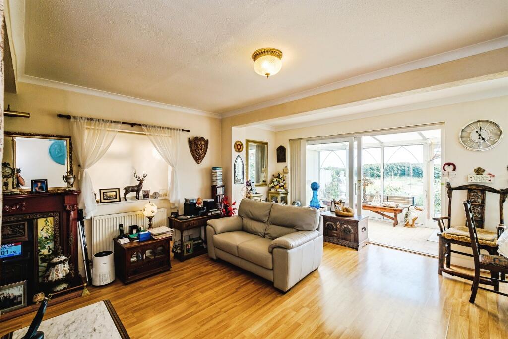 Brighton Road, LANCING photo 5