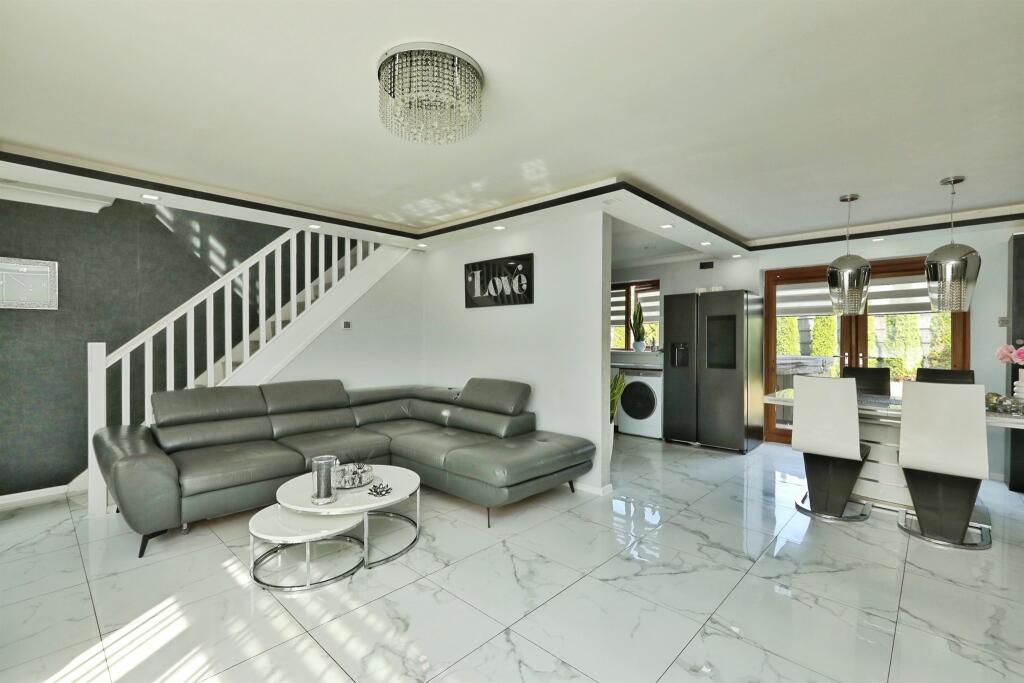 House in Doncaster, Thorne - View 4