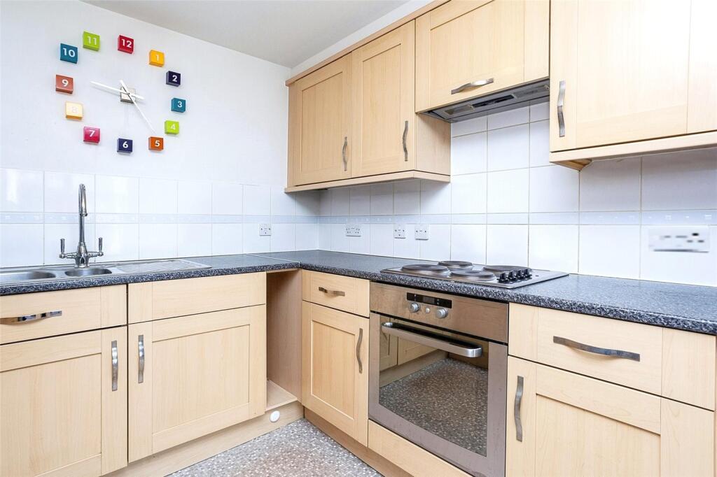 Apartment in Crawley, West Sussex - View 5