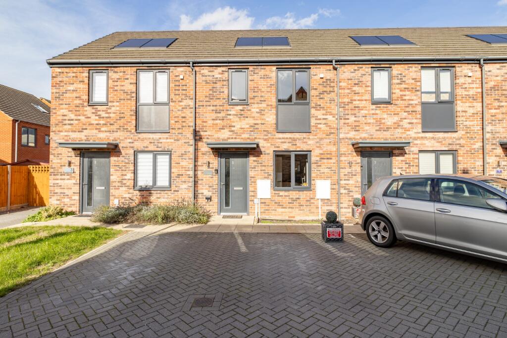 2-bed terraced on Whalers Farrow, Kings Lynn, PE30 5GD, £210,000