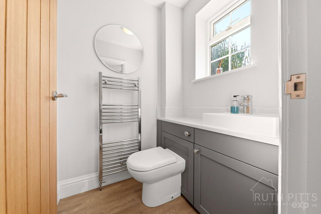 House in Wakefield, Ackworth - View 5