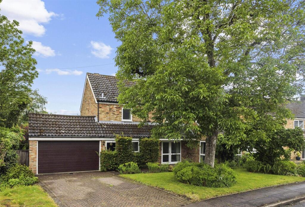 Main image of property: Badgers Wood, Farnham Common, Slough, Buckinghamshire, SL2