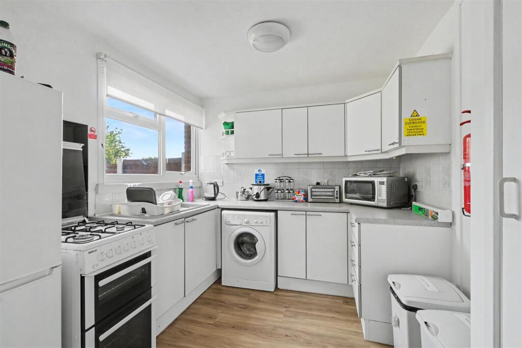 House in Nottingham, Inham Nook, Chilwell - View 4