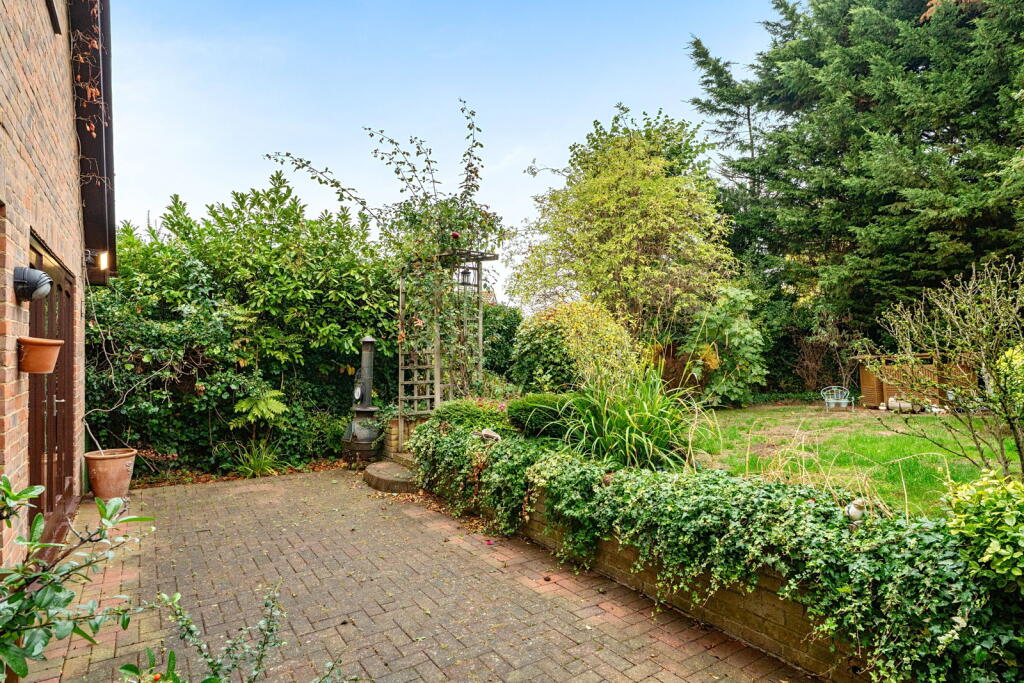 House in Hertsmere, Hertfordshire - View 3