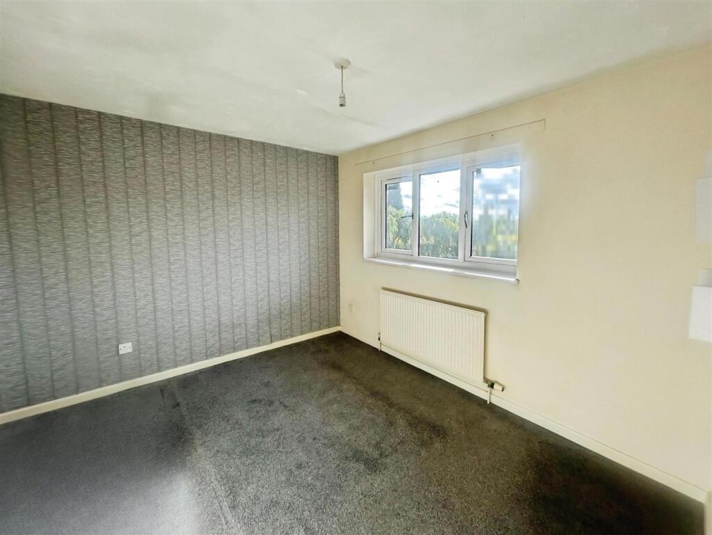 House in Stoke-on-Trent - View 4