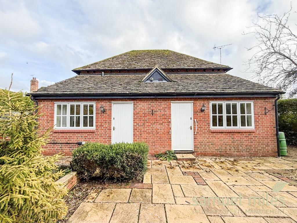 THE Coach House, Noremarsh Road, Royal Wootton Bassett, SN4 8BW. photo 2