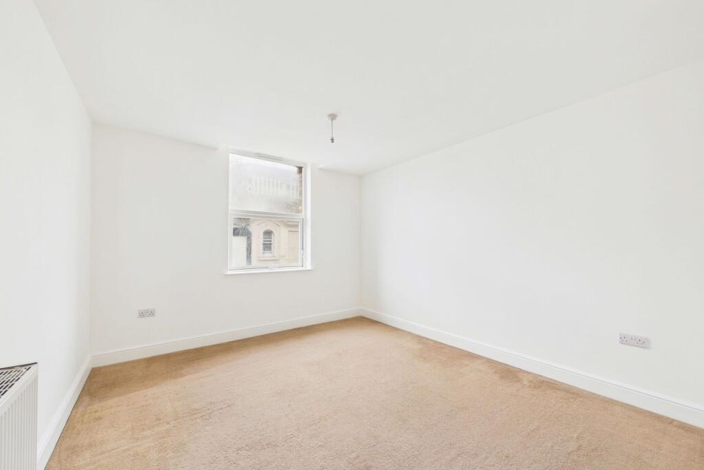Apartment in Torquay - More
