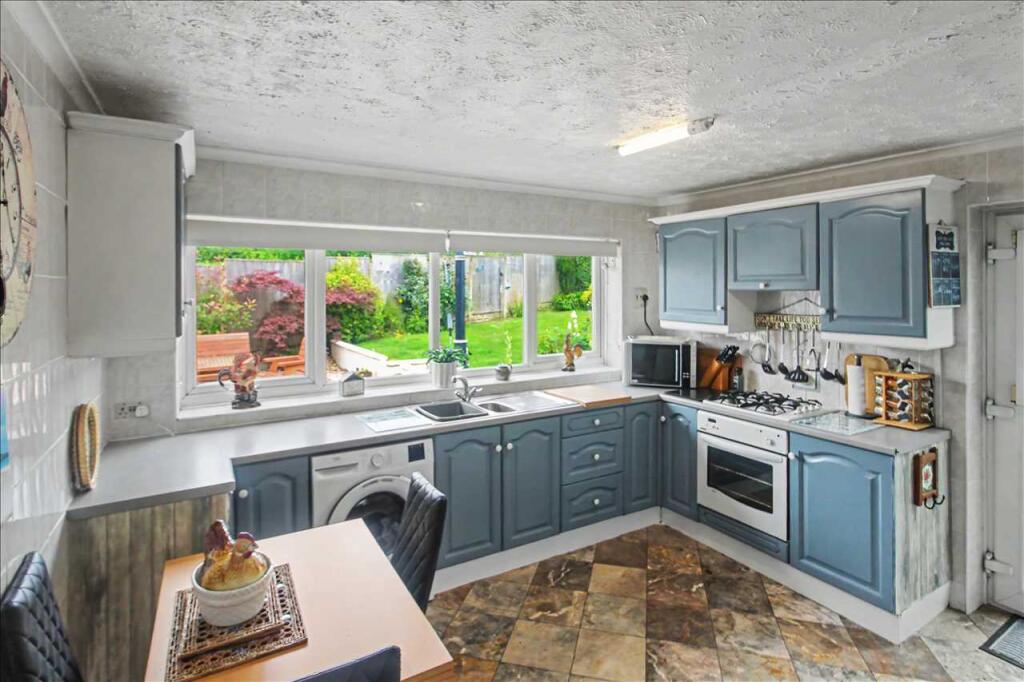 House in Broxtowe, Eastwood - More