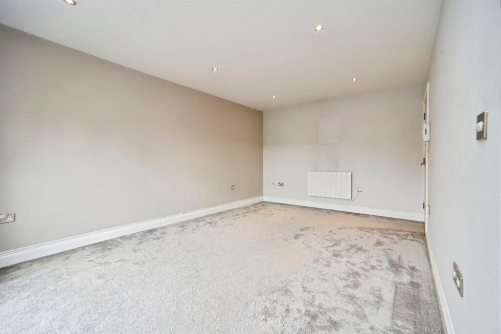 Apartment in Leeds - View 3