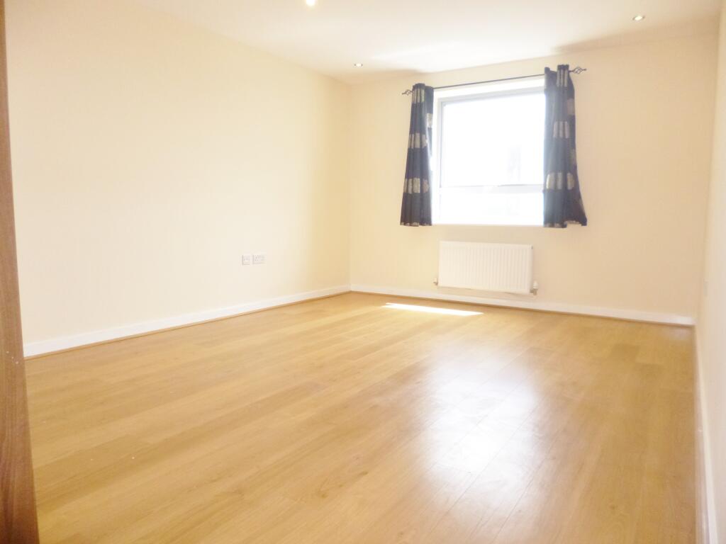 Apartment in Watford - More