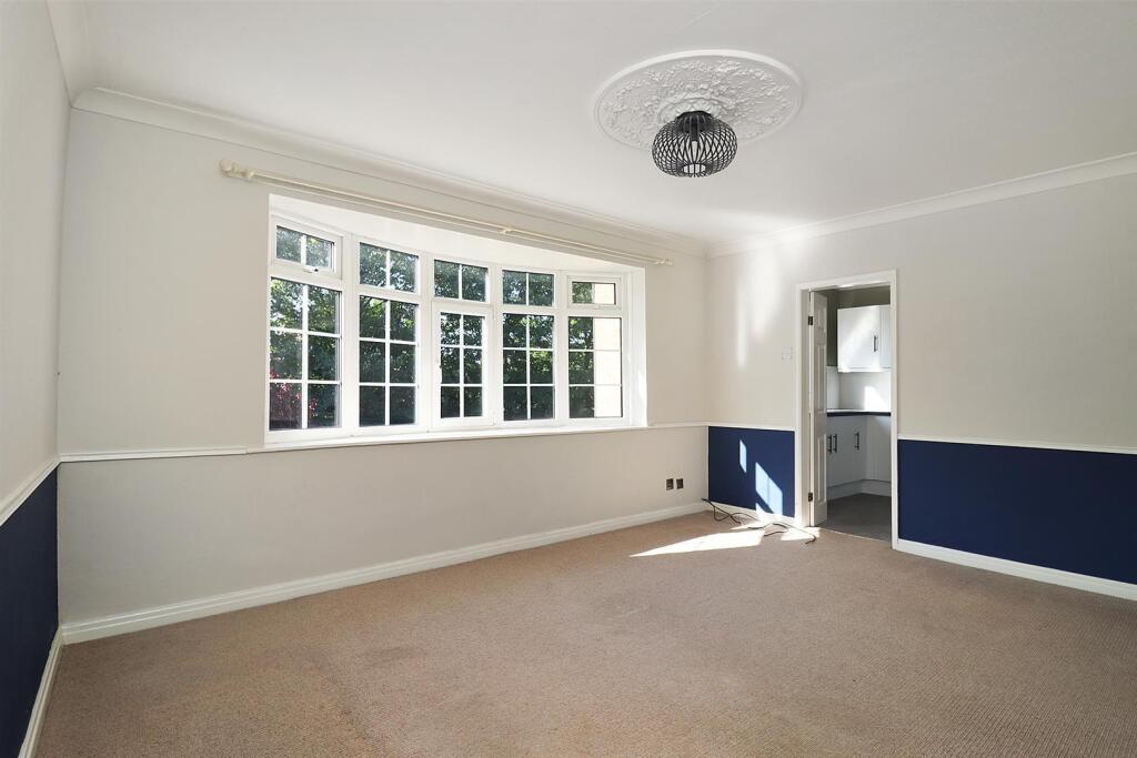 Eskdale Drive, Timperley photo 2