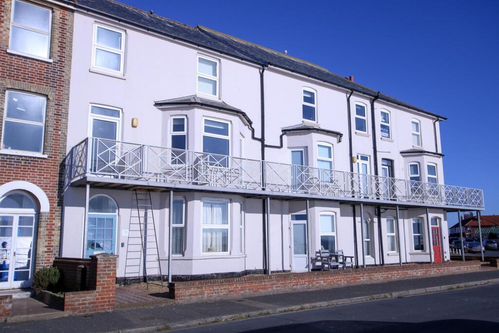 2-bed flat on North Parade, Southwold, £315,000