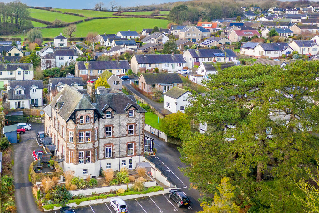 Main image of property: Flat 1b Kents Bank Apartments, 96 Kentsford Road, Grange over Sands, Cumbria, LA11 7BB
