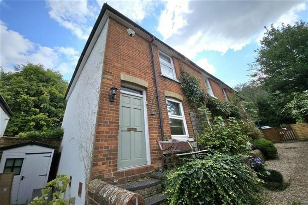 Main image of property: 2 bedroom End Of Terrace Cottage in Godalming