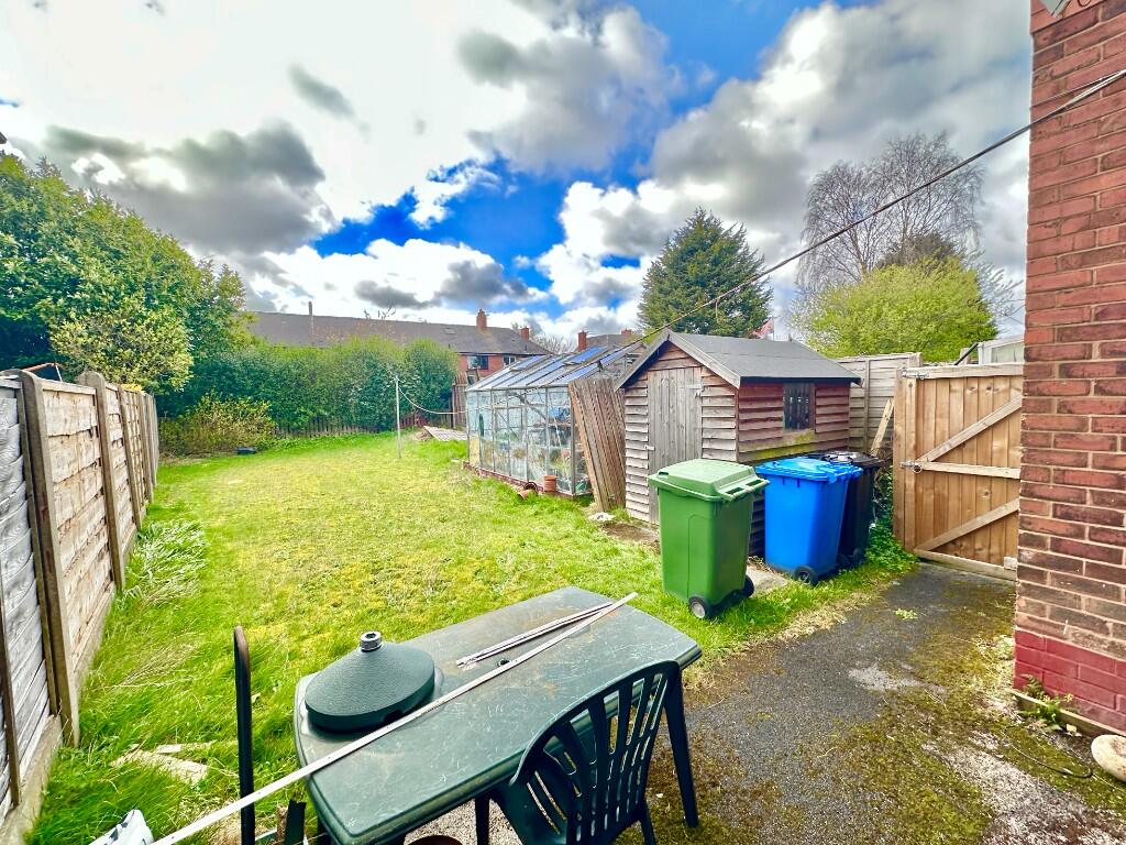 Lee Avenue, Altrincham, Greater Manchester, WA14 – další