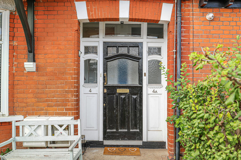Apartment in Southend-on-Sea, Milton, Westcliff-on-Sea - View 3