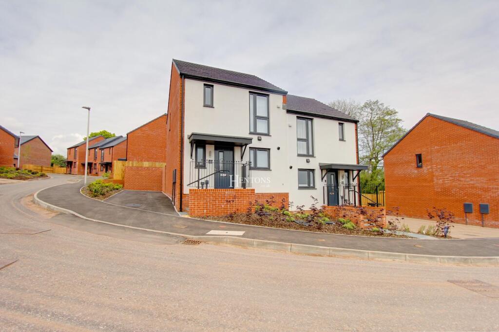 2-bed semi-detached on Clos Cae Coch, Lisvane, Cardiff, £295,000