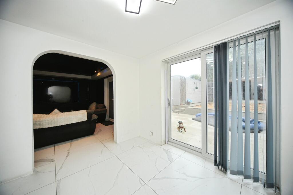 House in Luton - View 5