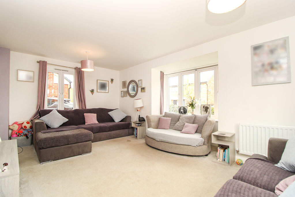Duncombe Drive, Wootton, MK43 photo 2