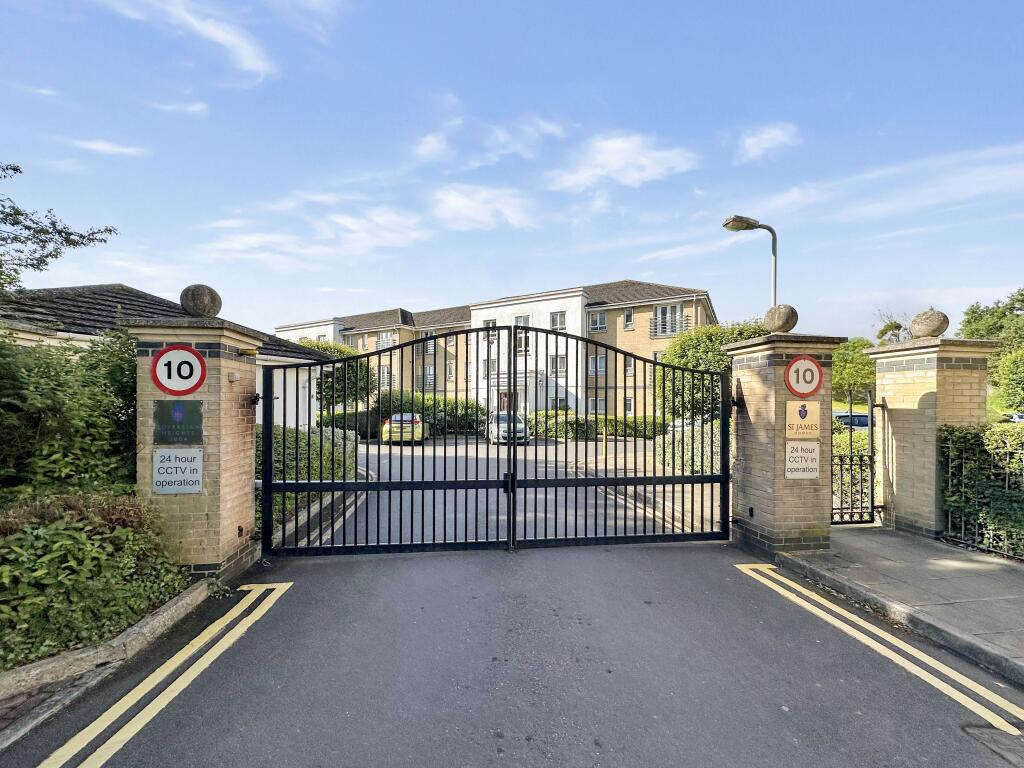Sovereign Heights, Slough, Berkshire, SL3 photo 2