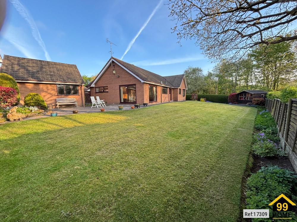 House in Stoke-on-Trent - More