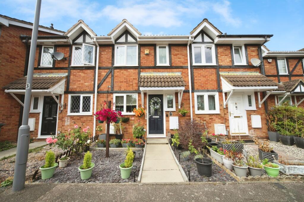 2-bed terraced on Swan Mead, Luton, £255,000