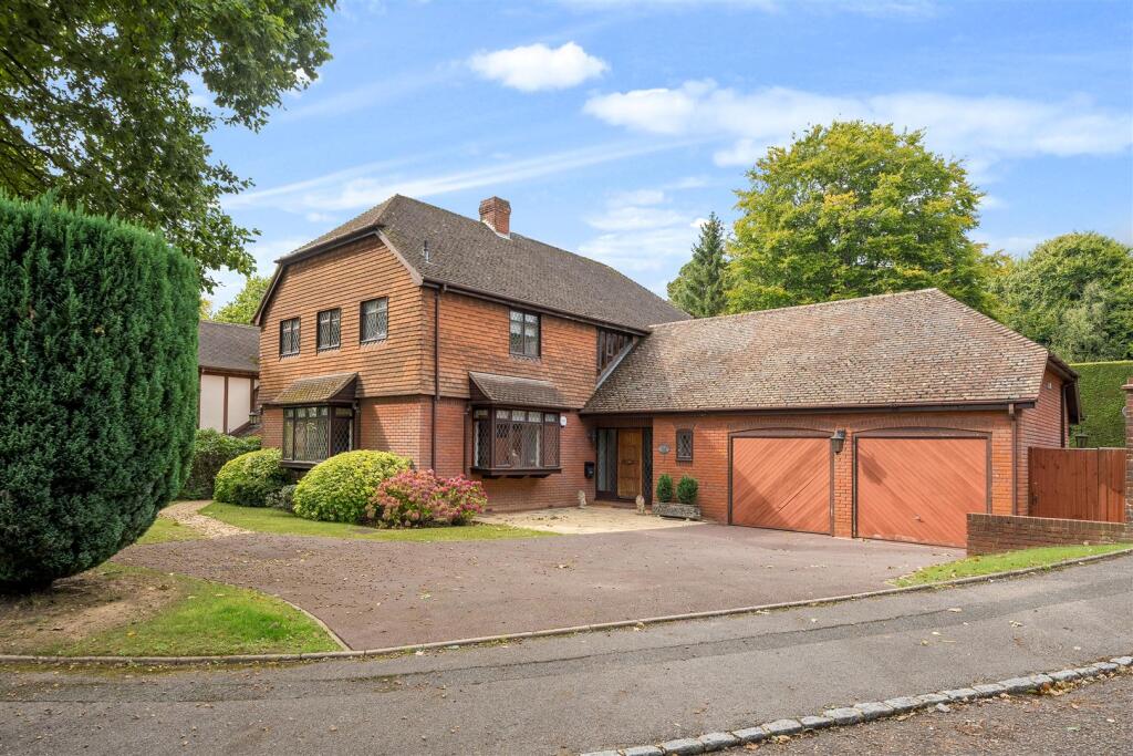 4-bed detached on Grove Shaw, Kingswood, £1,095,000