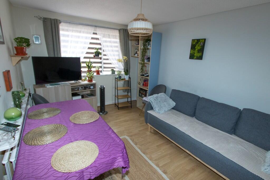 Stockwell Grove, Wrexham, Wrexham (County of), LL13 photo 2