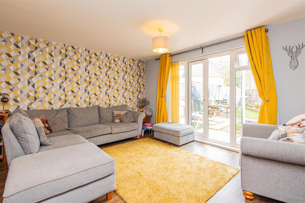 Worcester Close, Oakley Vale, Corby photo 4