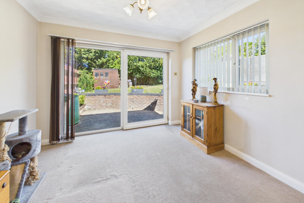 House in Dacorum, Bennetts End - More
