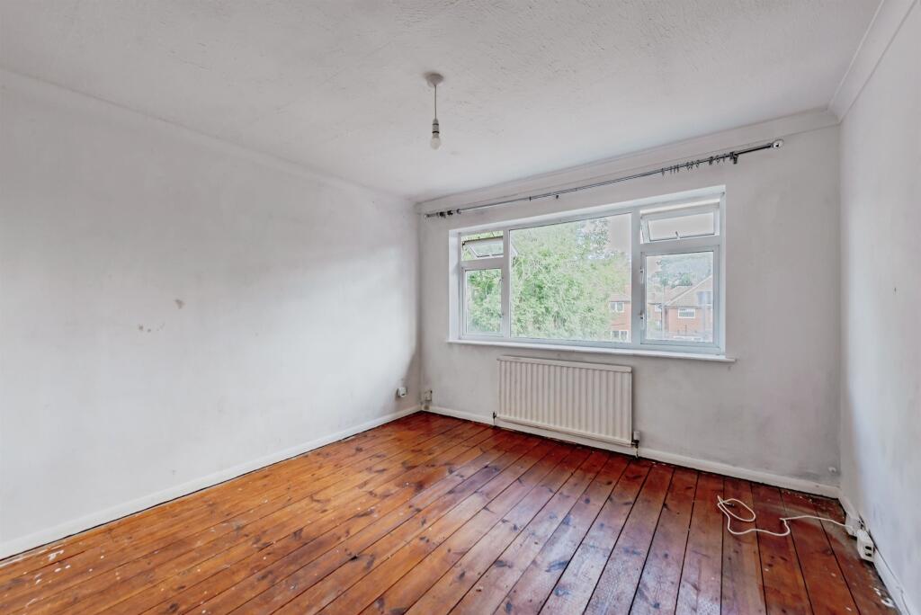 Apartment in Redhill, Salfords and Sidlow - More