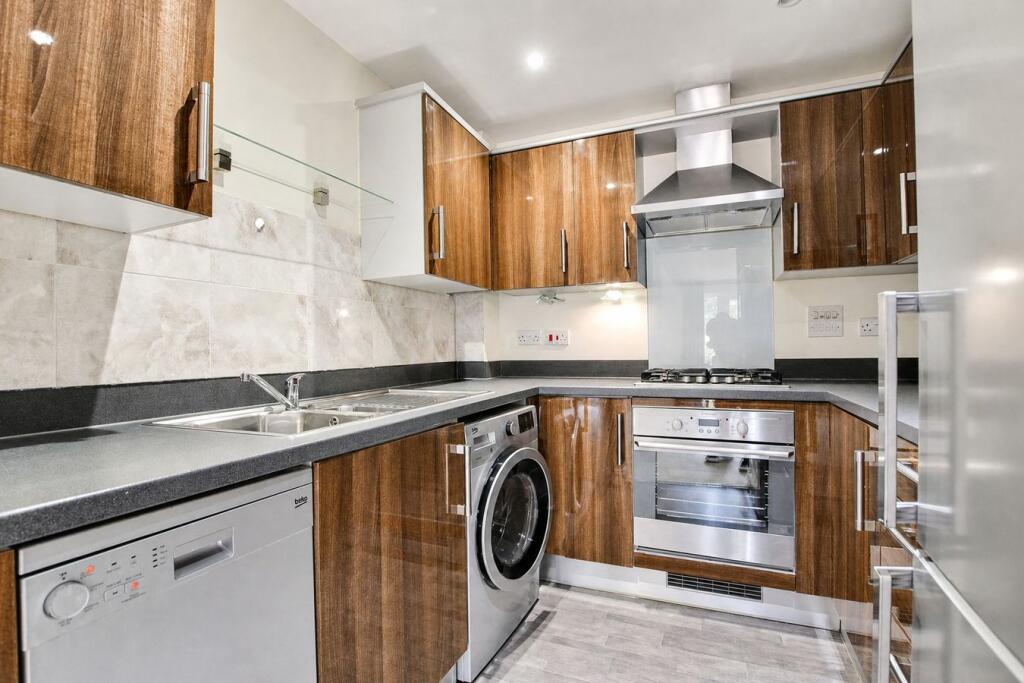 Apartment in Spelthorne, Upper Halliford - View 4