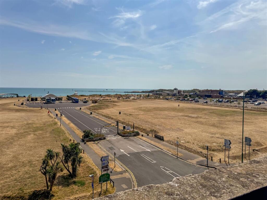 Fitzalan Road, Littlehampton photo 2