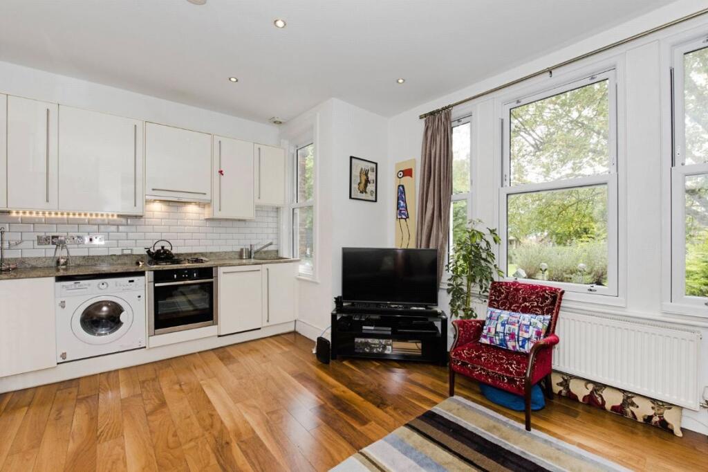 Apartment in London - More