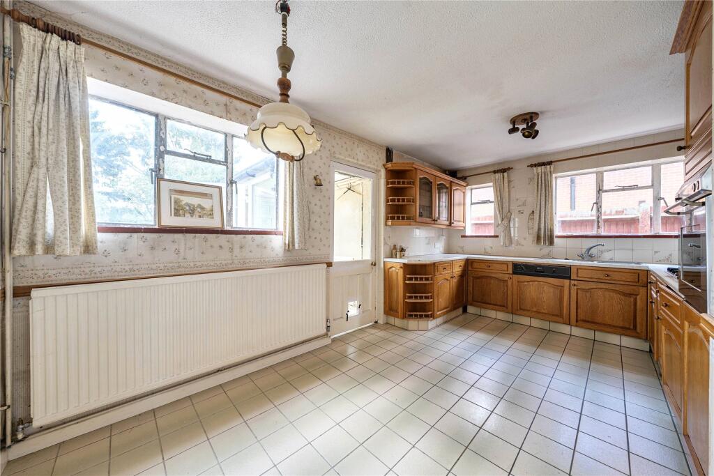 House in Tandridge, Tatsfield - More