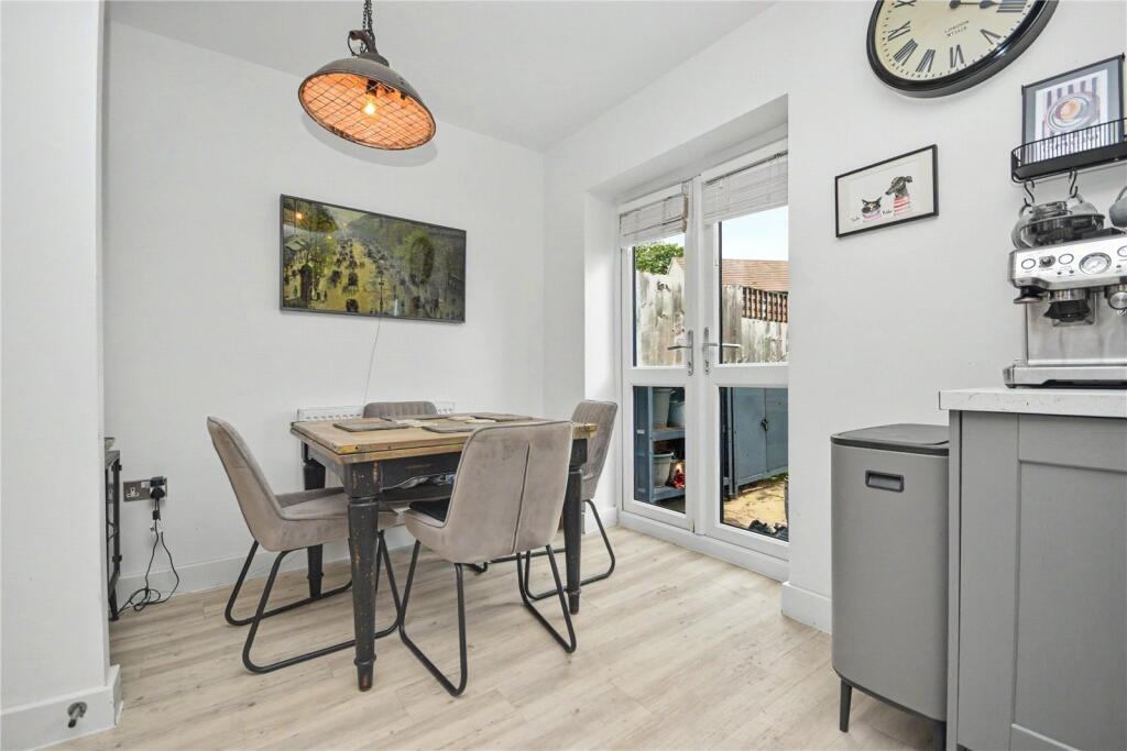 Parkview Place, West Park, Leeds, West Yorkshire photo 3