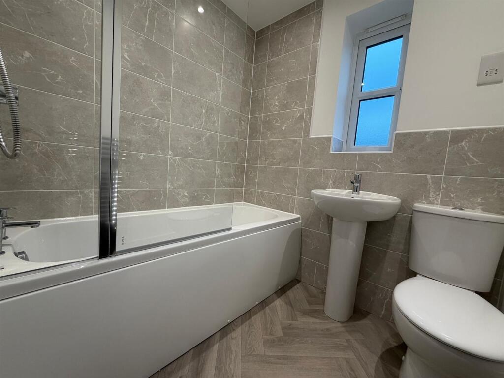 House in Wakefield - View 5