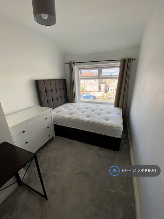 4 bedroom semi-detached house for rent