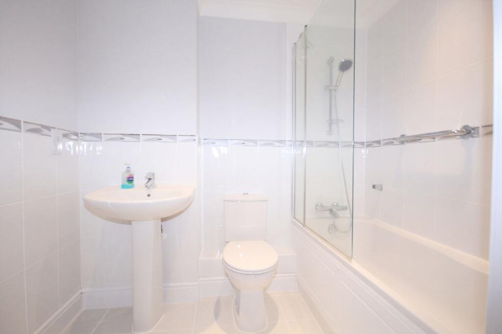 Apartment in Horsham, New Town - View 4