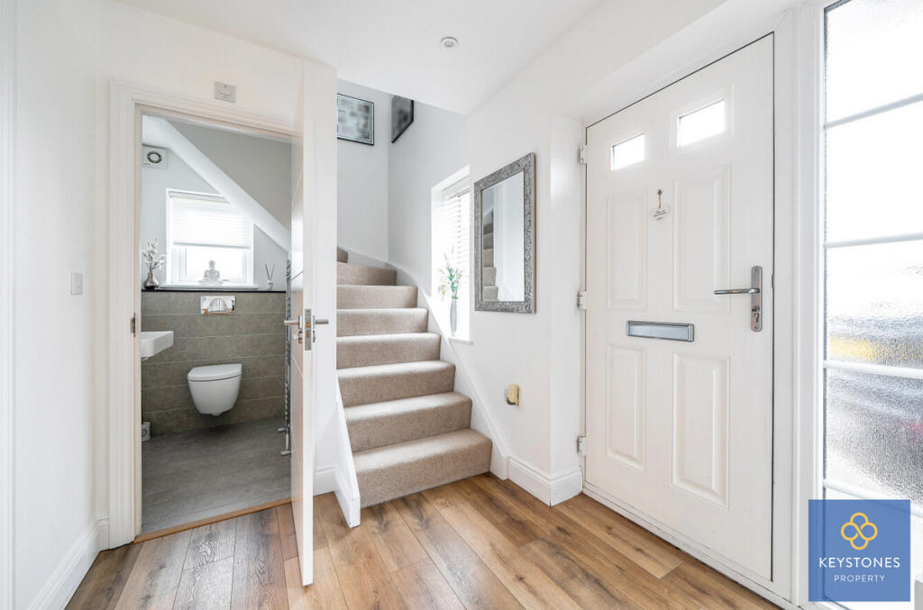 Ivaro Close, Collier Row, RM5 photo 2