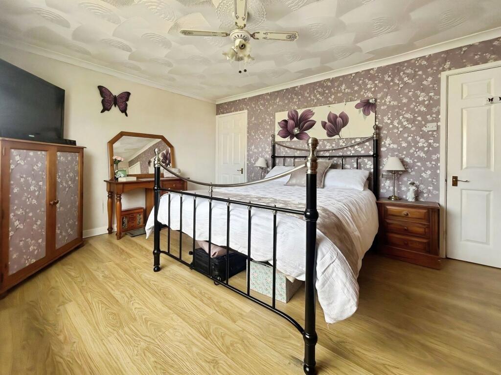 House in Cardiff, Llanharan - View 5