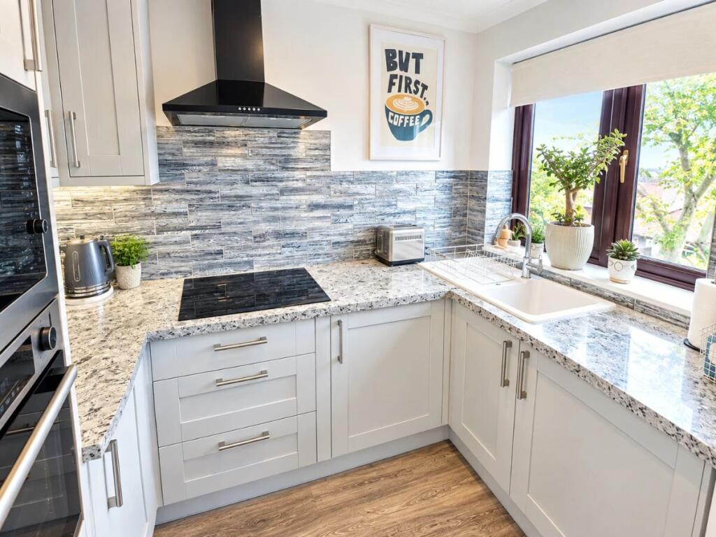 Apartment in Southend-on-Sea - View 3
