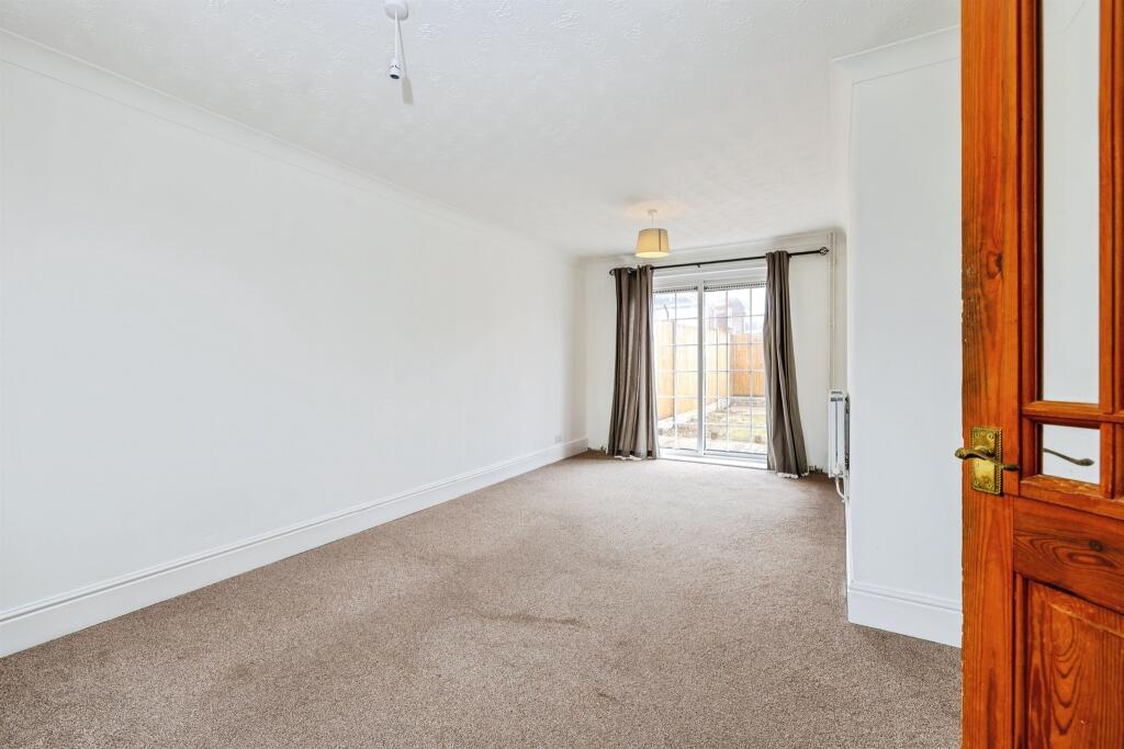 House in Lincoln, Lincolnshire - More