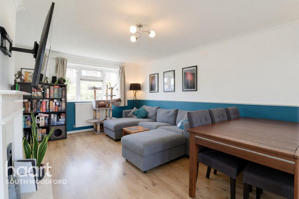 Apartment in Ilford - View 5